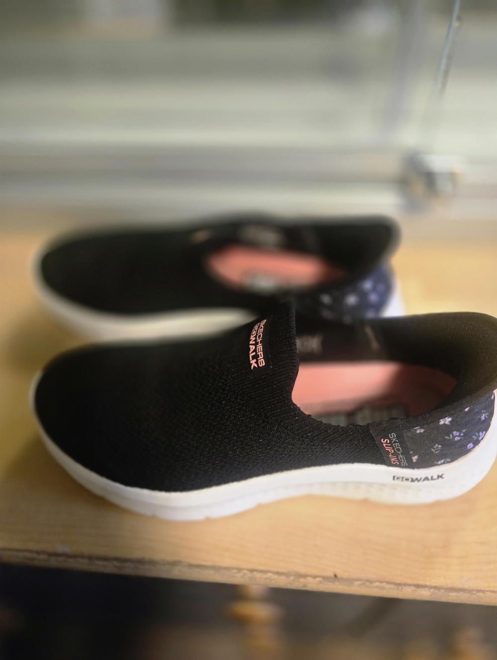 Skechers Women's Black Floral Slip-On Sneakers with White Sole Size 7 - Picture 9 of 9